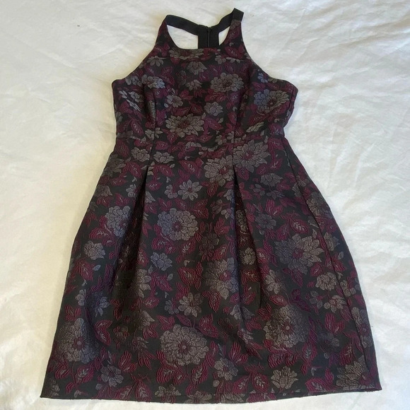 BCBG Short  jacquard cocktail short dress axial strap is embroidered size 6 - Picture 12 of 16